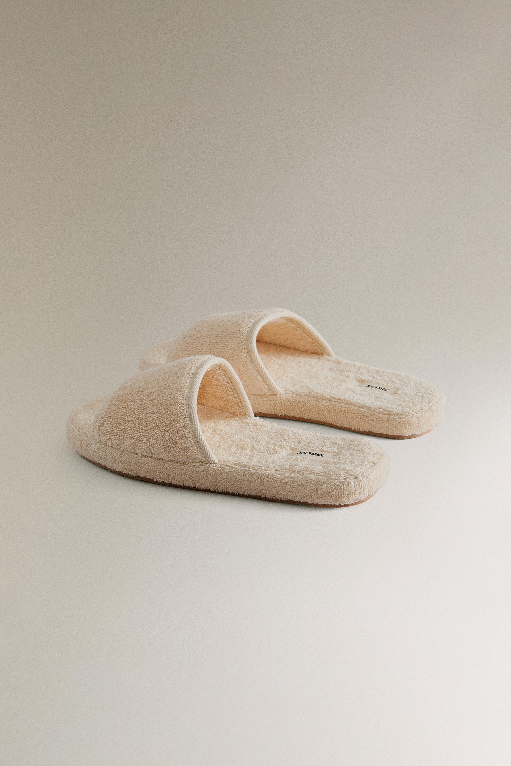 CHAUSSONS PLATEFORME SERVIETTE DE BAIN
